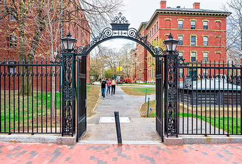 Asiáticos pressionam a Suprema Corte para mudar o processo seletivo de Harvard